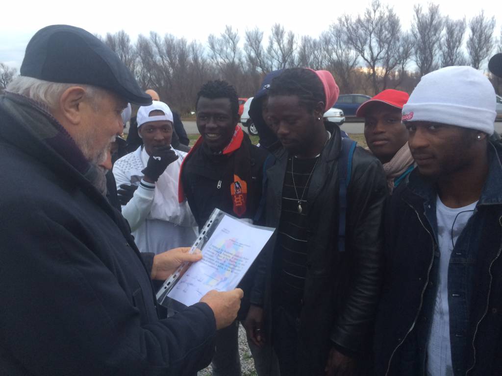 #Fiumicino, i migranti di via Bombonati chiedono di ‘adottare’ Parco Scagliosi