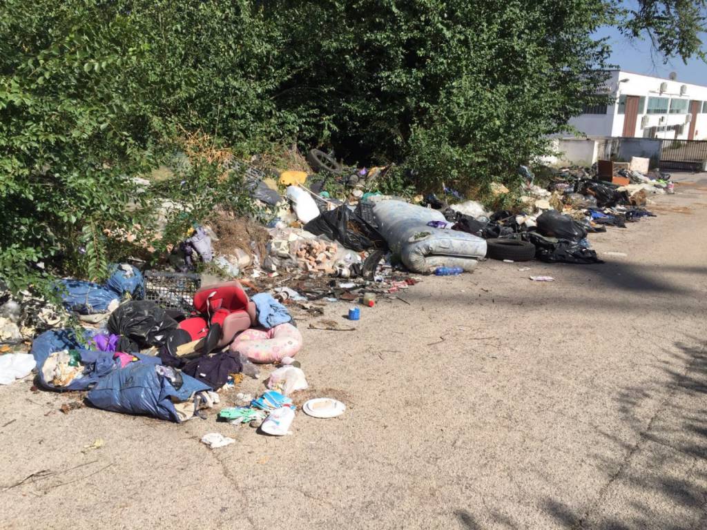 #Pomezia, lavori di pulizia straordinaria nella discarica abusiva in via Brasile