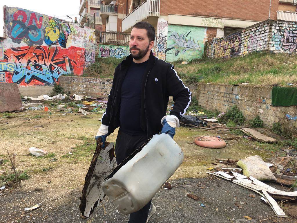 CasaPound, una giornata di lavoro per riqualificare lo skate park abbandonato ad #Ostia