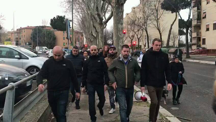 #Ostia, CasaPound avvia la raccolta firme contro l’occupazione dei rom e degli stranieri dell’ex vivao Acilia