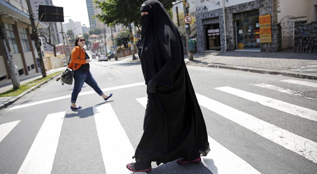 #Vienna vieta il burqa e limita la distribuzione del Corano
