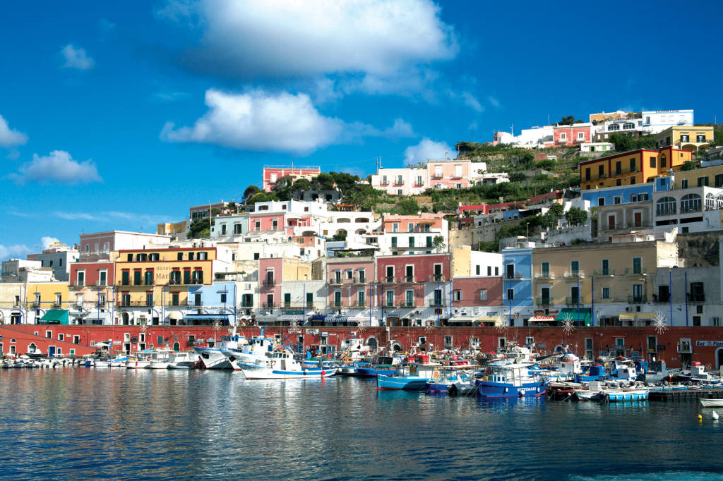 #Ponza tra le dieci spiagge più suggestive e cristalline d’Italia