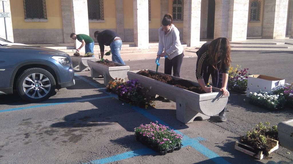 Studenti di #Latina all’opera per il verde pubblico della città