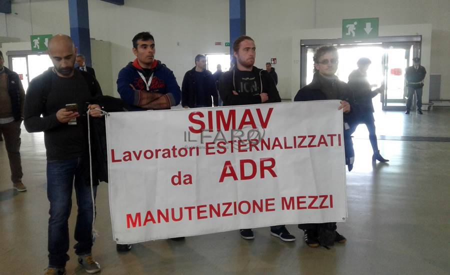 ‘Eni, Finmeccanica e Ferrovie si mettano insieme per salvare i posti di lavoro in #Alitalia’