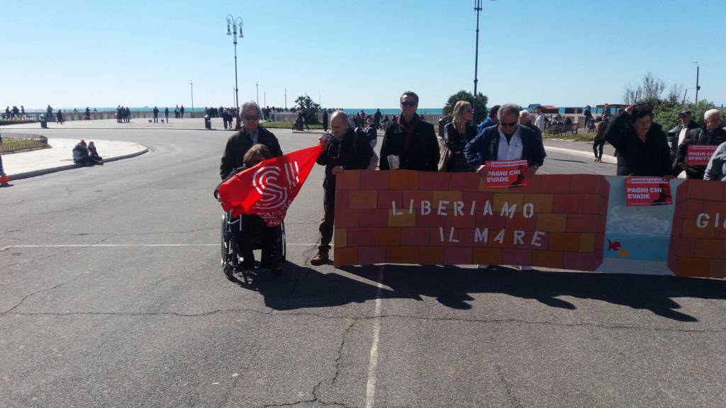 “Giù il Lungomuro” – Sen. Cervellini (SI): “Riprendiamoci il mare, la legalità e il lavoro”