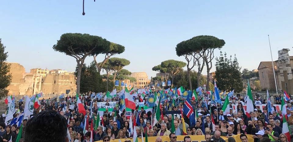 “Contro questa Europa!”, anche da #Fondi presenti al Corteo