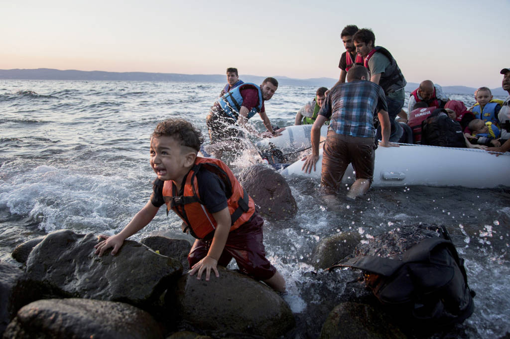 Migranti, l’Italia ‘adotterà’ tutti i bambini senza famiglia
