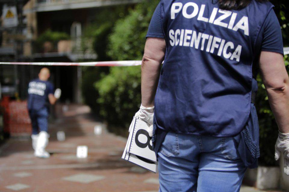 Roma, uccide una ragazza a coltellate poi abbandona il corpo in un carrello della spesa