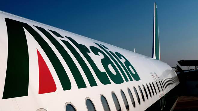 Crisi Alitalia, i sindacati: “Il 21 maggio sciopero del trasporto aereo”