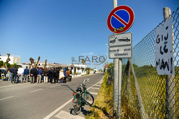 Fregene, protesta al Villaggio dei Pescatori
