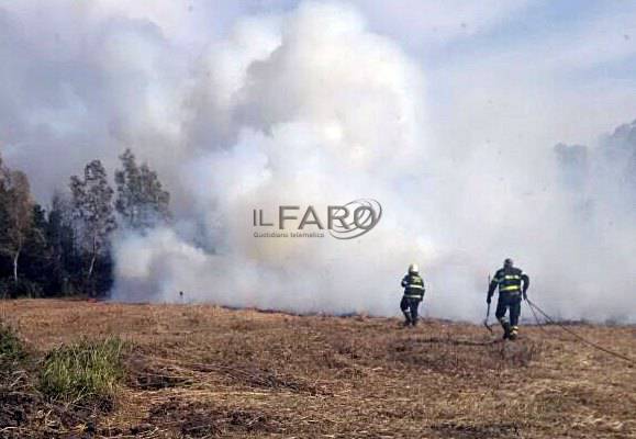 #Maccarese, quattro ore per spegnere un incendio vicino all’asilo