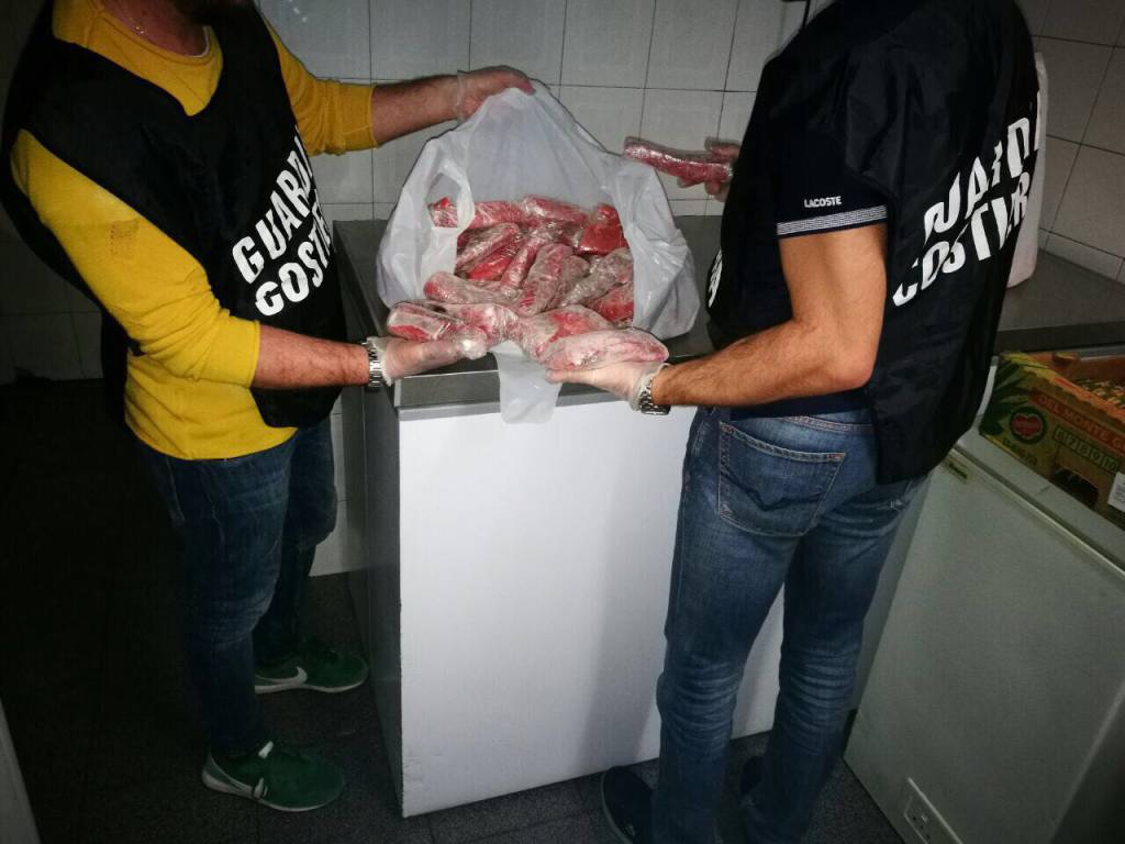 Sicurezza alimentare: la Guardia Costiera sequestra oltre 150 chili di prodotto ittico nei ristoranti di Roma