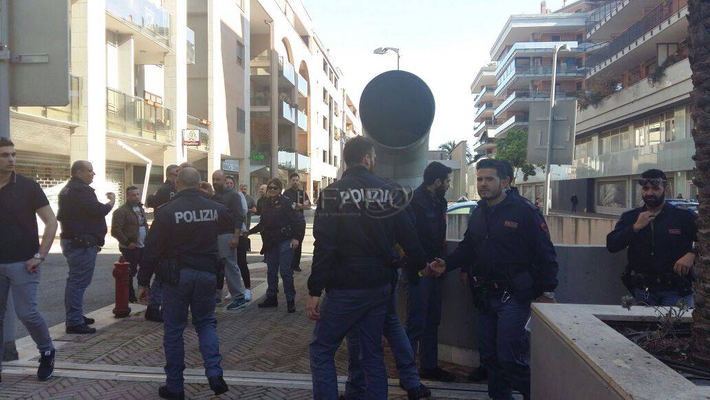 #Fiumicino, paura a Parco Leonardo, segnalato un uomo armato di fucile, ma era del Romics