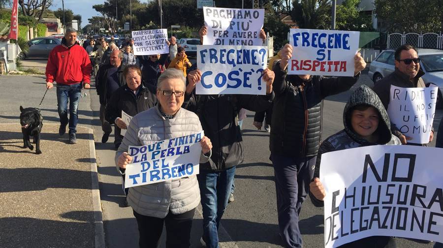 #Fregene, un corteo contro la chiusura della delegazione