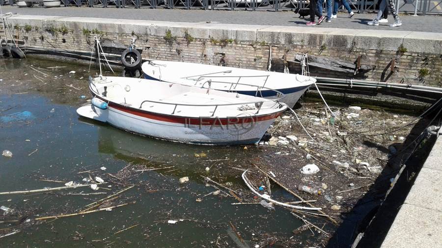 Fiumicino, contro i rifiuti galleggianti della darsena arrivano i “Seabin”