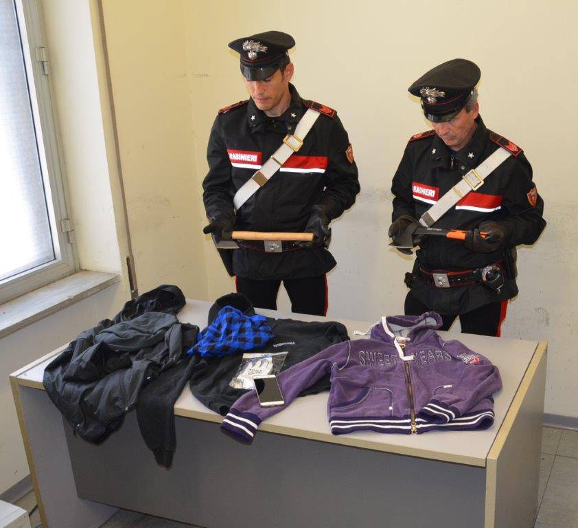 #Pomezia, armati di accetta avevano rapinato un supermercato, arrestati due malviventi italiani
