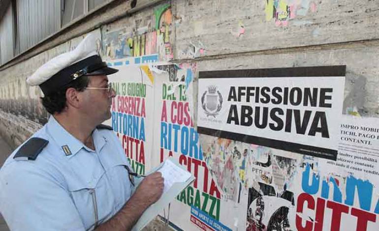 #Ardea, multe di 400 euro contro le affissioni abusive