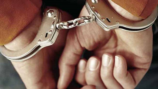 Picchia e rapina la fidanzata per gelosia, arrestato 43enne di Civitavecchia