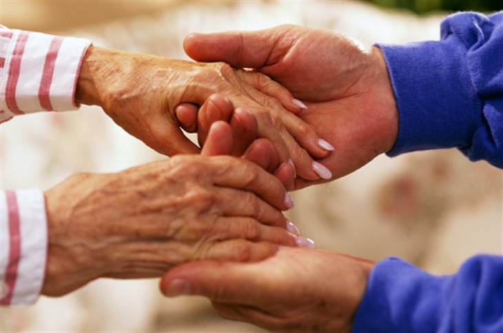 Chiude la casa di riposo dell’Eur, l’associazione Codici: “Il Municipio sfratta gli anziani”