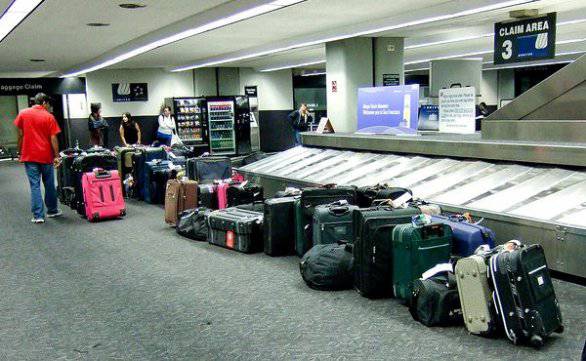 #Aeroporto, rubavano nelle valigie, colti sul fatto 5 addetti allo scarico bagagli