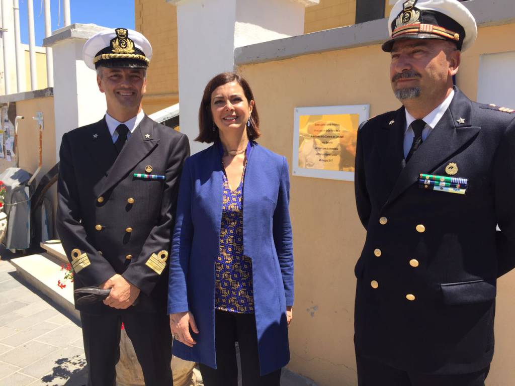 Laura Boldrini incontra il personale della Capitaneria di Porto di #Gaeta e #Ventontene