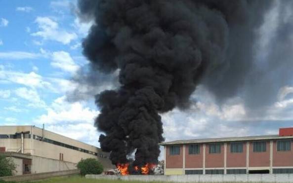 Incendio alla Eco X di #Pomezia, per il Sindaco probabile origine dolosa