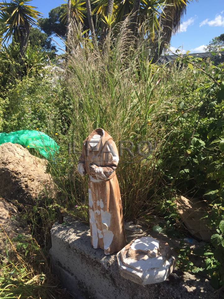 #Ostia Antica, ritrovata una statua decapitata dai vandali