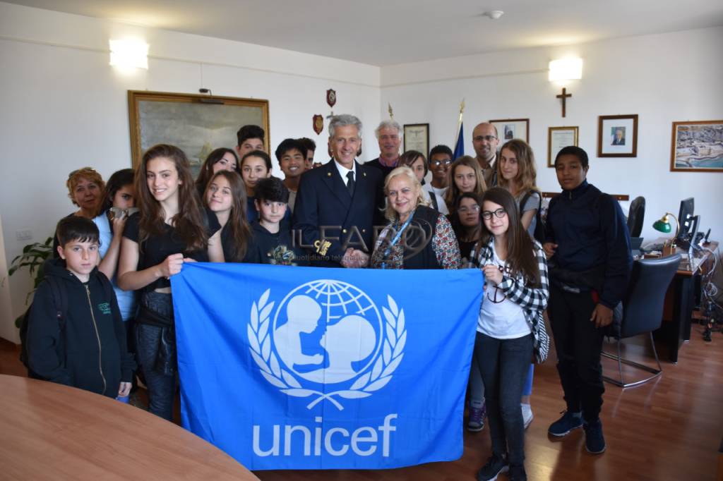 A #Civitavecchia studenti di #Ladispoli in visita con l’Unicef