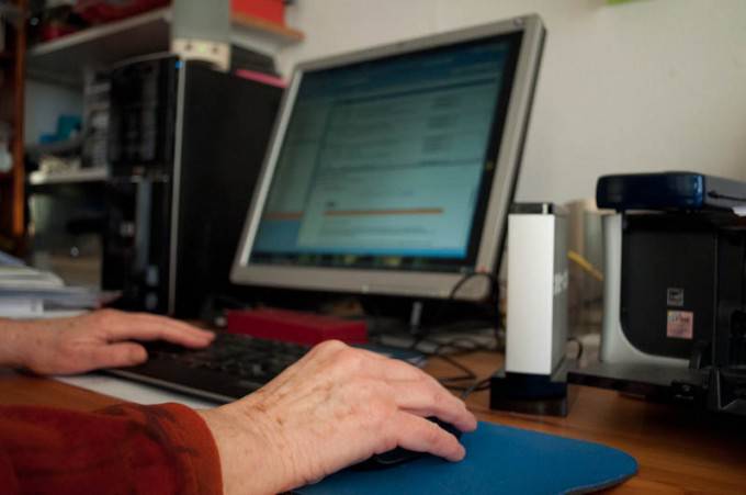 Al via a Fiumicino “Terza Età 2.0”, il progetto di Croce Rossa e Centro Catalani per avvicinare gli anziani al computer