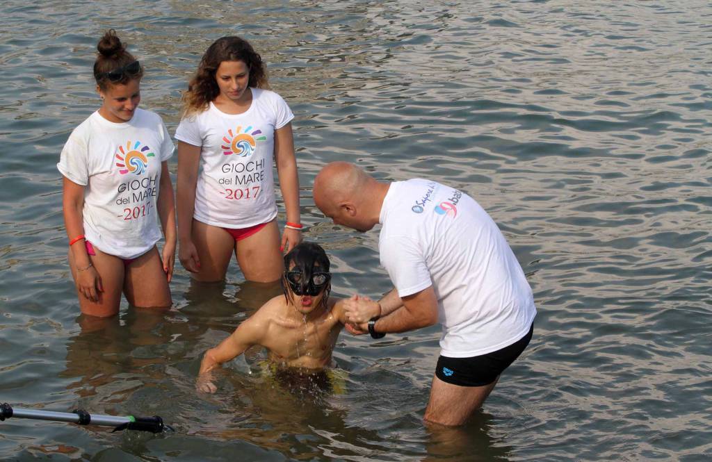 #Nettuno, Simone Arrigoni in acqua con i diversamente abili