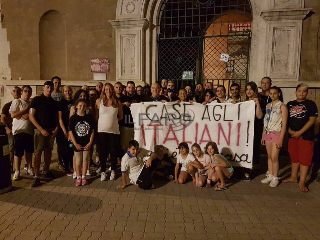 #Ostia, CasaPound ‘Secondo giorno con famiglie le italiane sotto al municipio’
