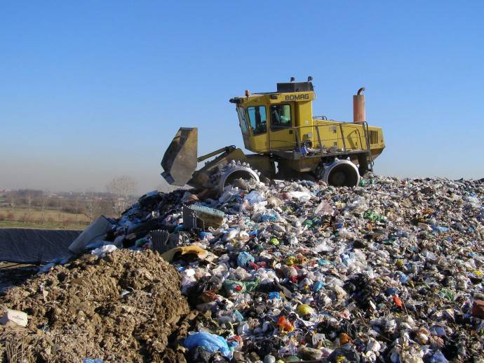 Anzio, stoccaggio abusivo di rifiuti: sequestrati i siti di sue società locali