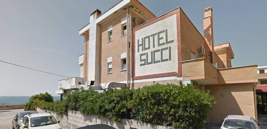 #Anzio, Santori e Di Fede ‘L’Hotel per migranti vista mare deve chiudere’