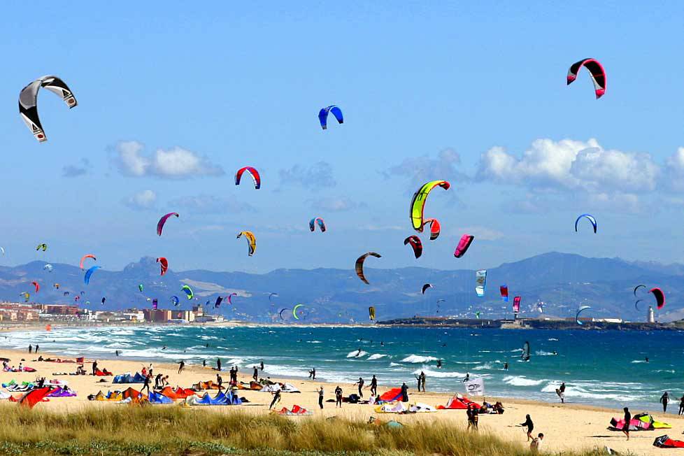 Kitesurfing ‘spericolato’ a #Sperlonga, una madre resta ferita, è subito polemica