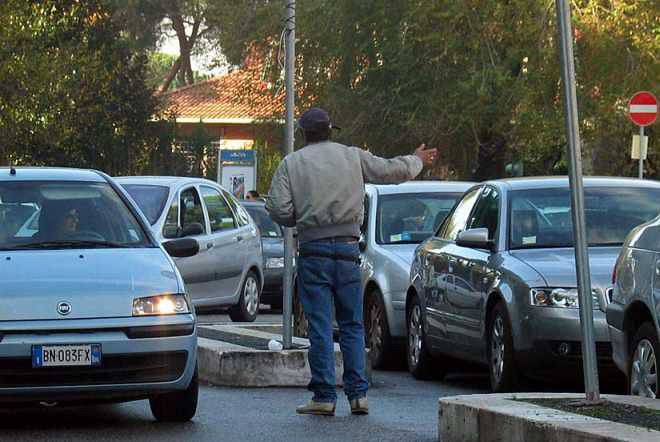 #Ostia, blitz contro i parcheggiatori abusivi