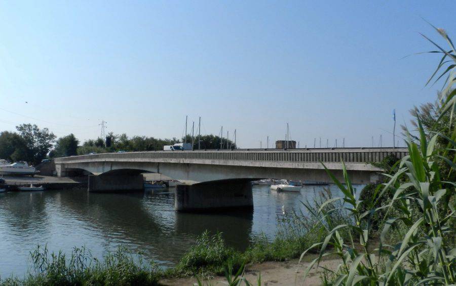 Ponte della Scafa, il Comune valuta l’uso di battelli
