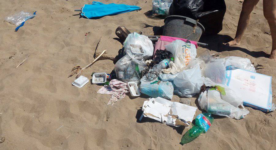 Abbandono dei rifiuti nelle spiagge, Cini: “Presto le microtelecamere contro chi sporca”