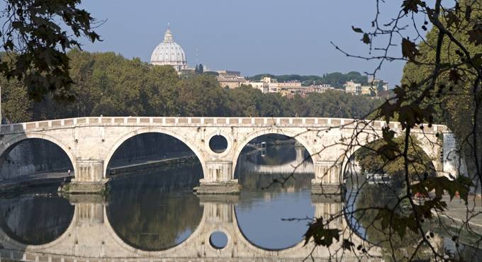 Roma, omicidio a Ponte Sisto: aggredito e ucciso sulla banchina del Tevere