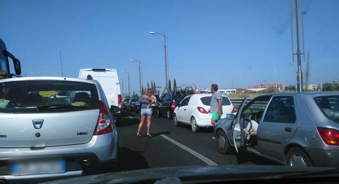 Incidente sulla Roma-Fiumicino, autostrada riaperta ma il traffico resta