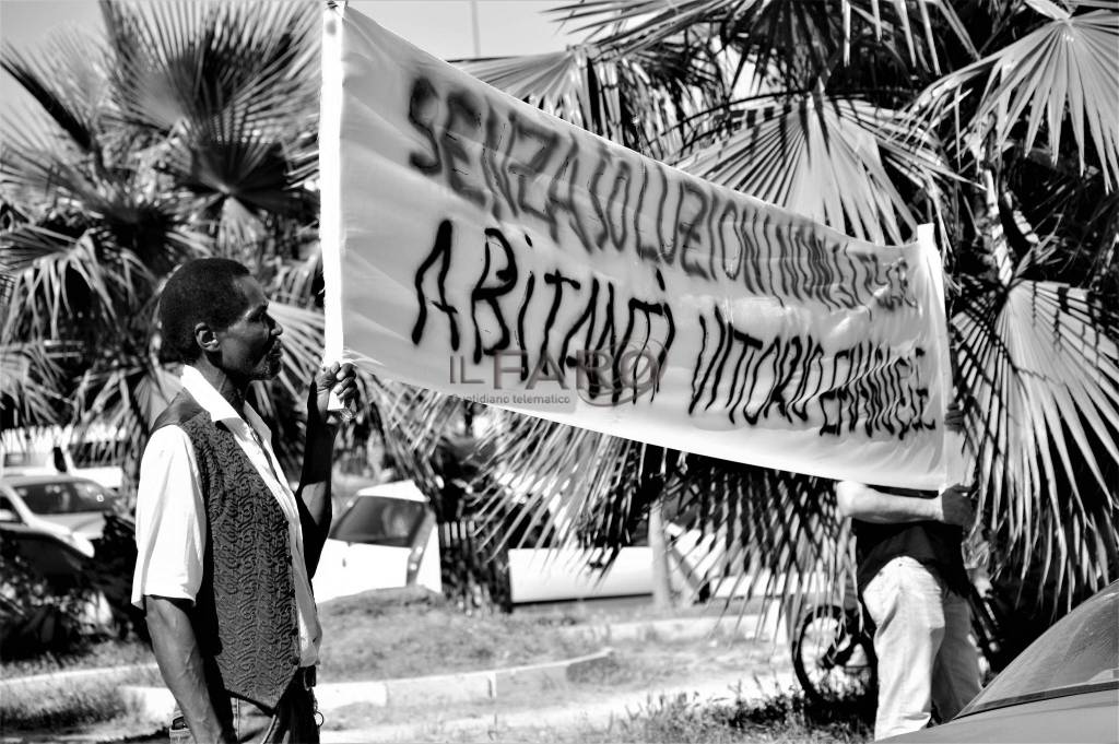 Ostia, la manifestazione del Centro socio abitativo Vittorio Emanuele