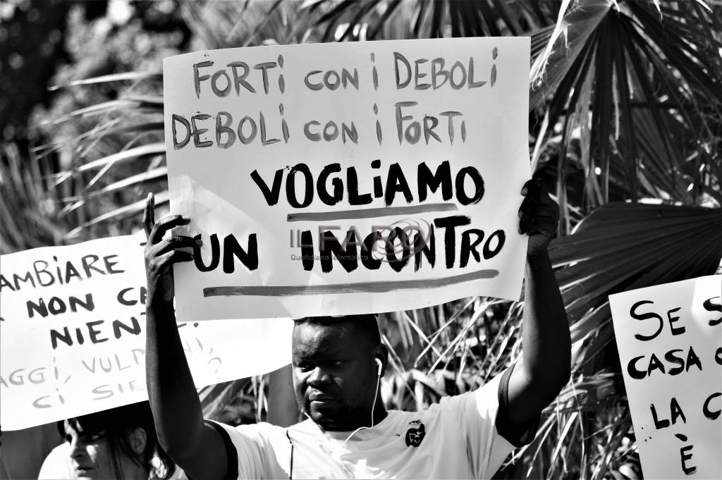 Ostia, la manifestazione del Centro socio abitativo Vittorio Emanuele
