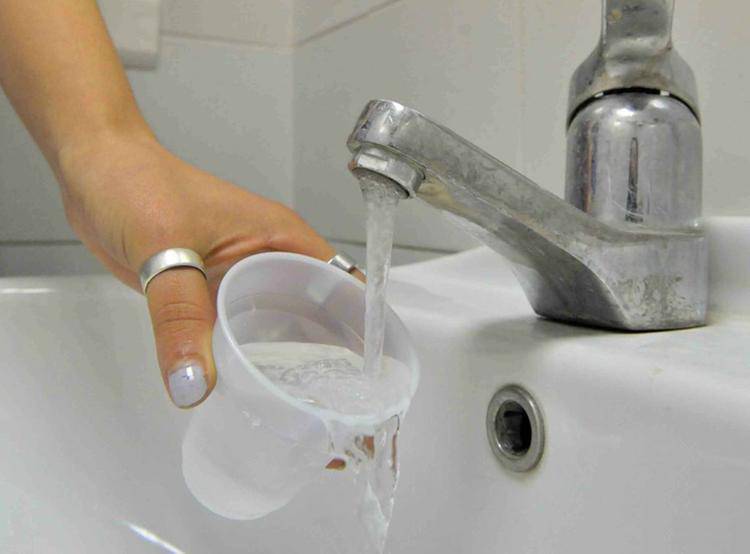 #Latina, rogo a Carano, vietato l’utilizzo dell’acqua potabile per il consumo umano