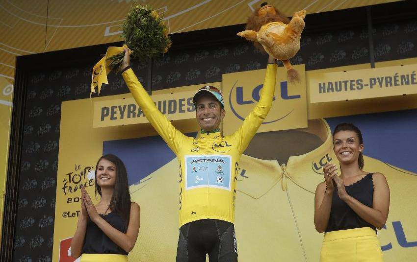 Tour de France, Fabio Aru si prende la maglia gialla sui Pirenei