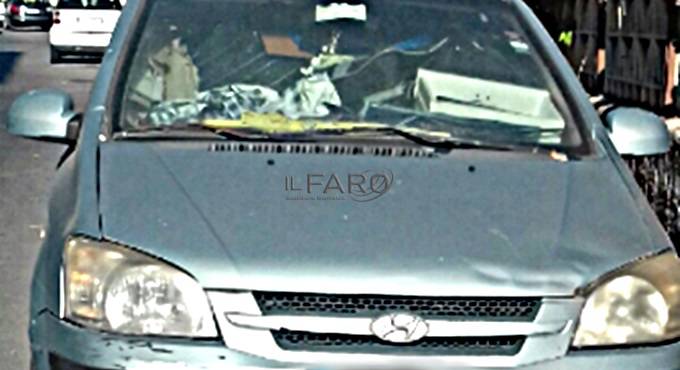 Auto e motorini abbandonati a Fiumicino, una piaga ignorata