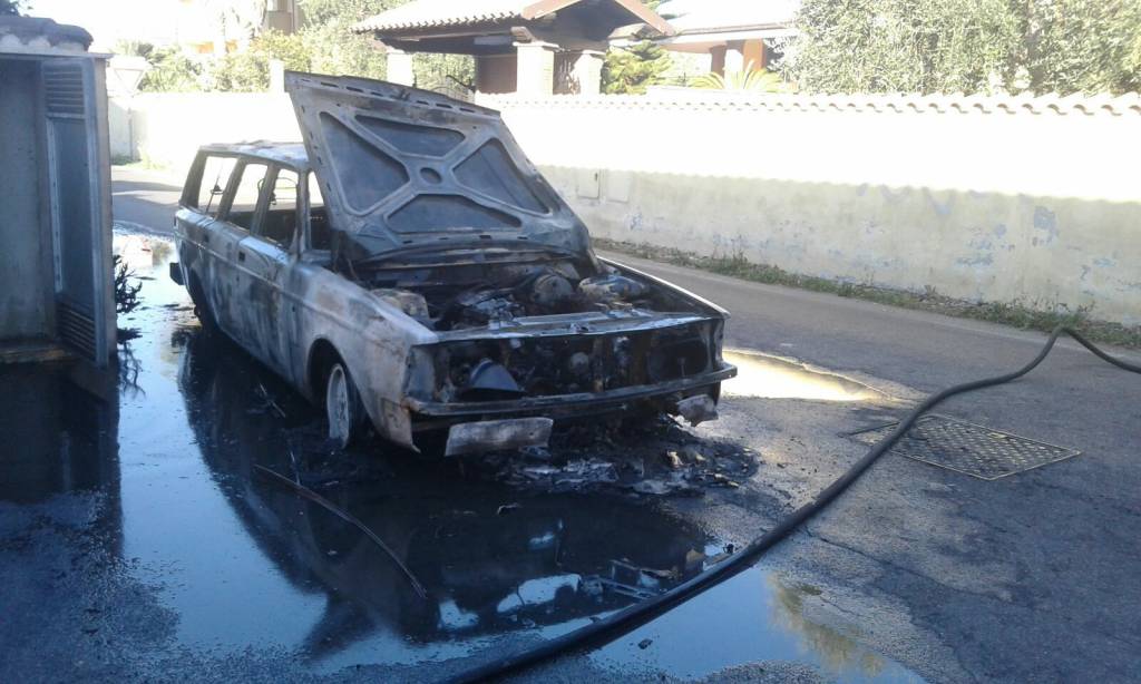 #Fiumicino, la Protezione Civile interviene per un’auto in fiamme a via Monte Solarolo