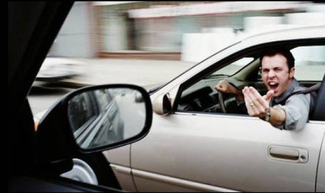 L’aggressività dell’automobilista, un comportamento che aumenta all’interno del proprio veicolo