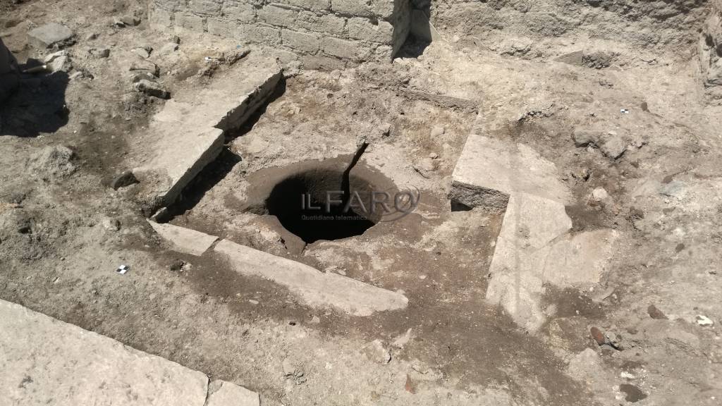 Nuova scoperta a #Vulci, rinvenuta cisterna etrusca celata da una antica pavimentazione romana