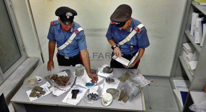 Con la droga nel bosco, i carabinieri di #Pomezia arrestato due pusher