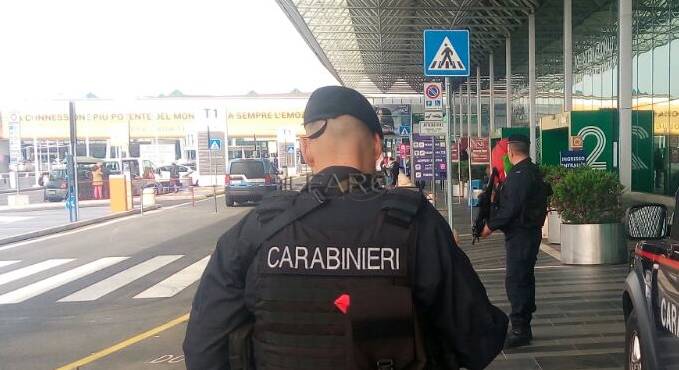 #Aeroporto, turista spagnolo recupera il telefonino rubato