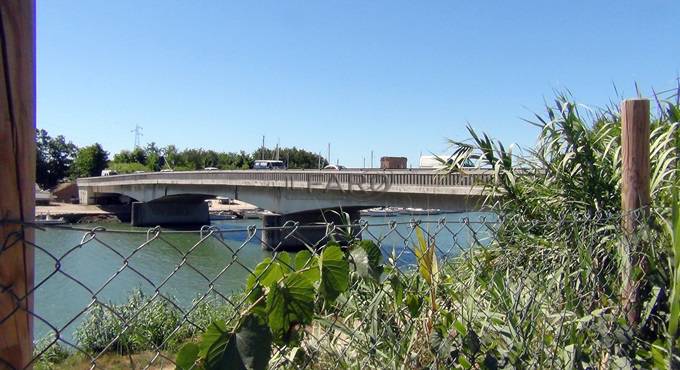 Ponte della Scafa, Vona replica a Costa: “Il suo amico senatore ci aiuti a sbloccare il nuovo Ponte”